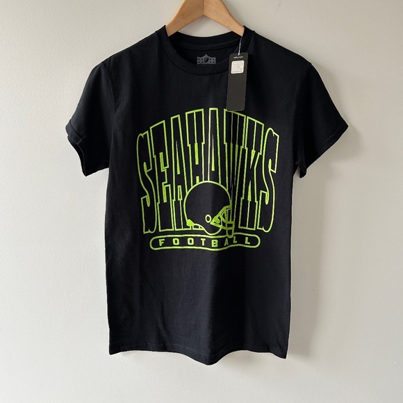 NWT Seattle Seahawks Football T-Shirt Size Small Men's Fandom Stadium Tailgate - Picture 1 of 8